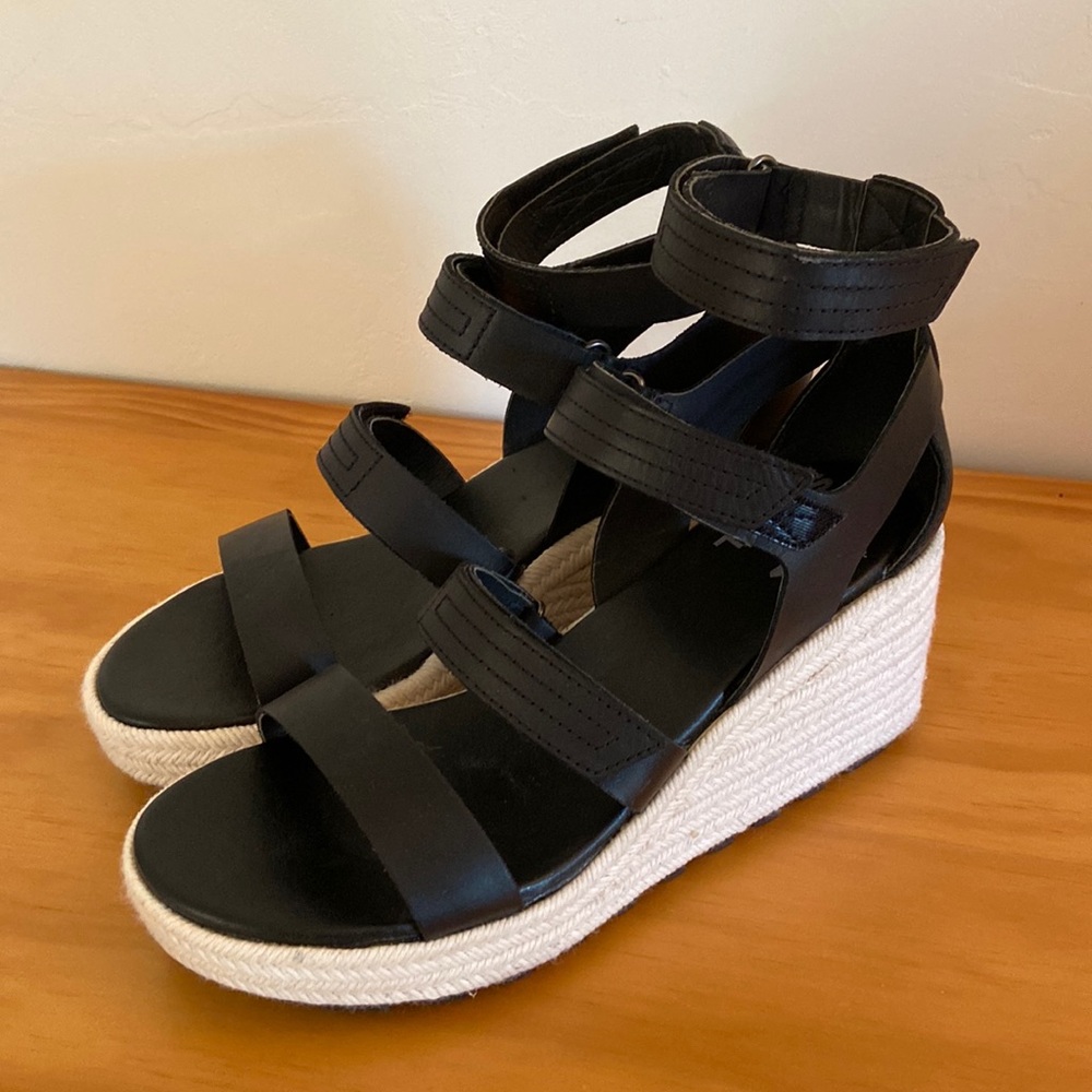 Sorel size 8 wedge platform sandals